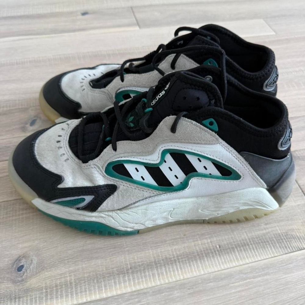 Adidas Originals Torsion 2 trainers in black and green sz 9